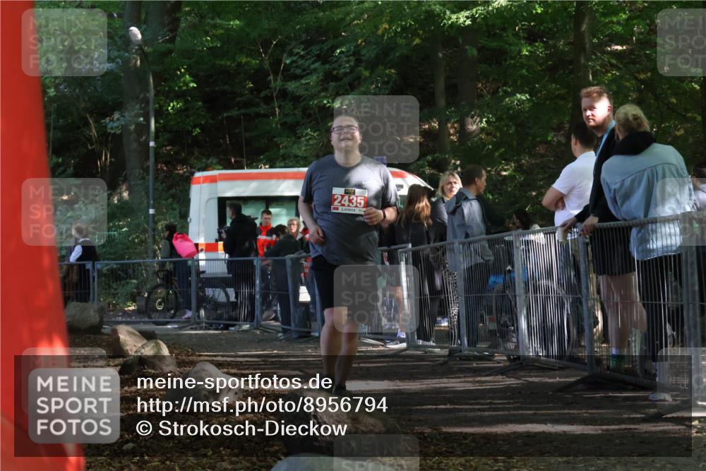 28.09.2025 - 33. Volkslauf durch das schöne Alstertal Strokosch-Dieckow http://msf.ph/oto/8956794 28.09.2025 12:54:56 Ziel 2435 meine-sportfotos.de
