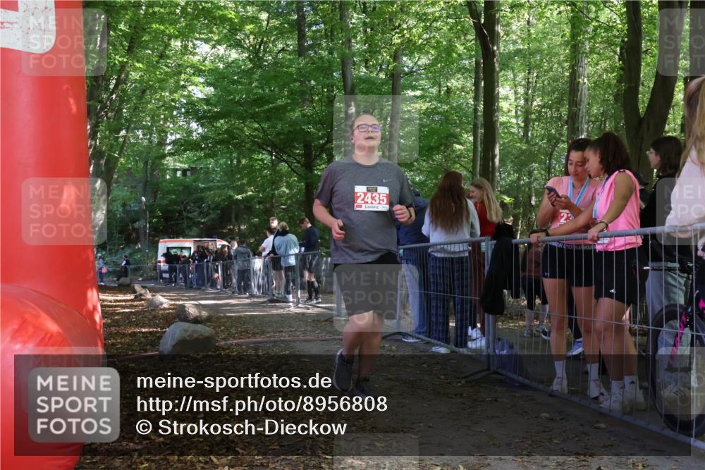 28.09.2025 - 33. Volkslauf durch das schöne Alstertal Strokosch-Dieckow http://msf.ph/oto/8956808 28.09.2025 12:55:00 Ziel 2059, 2060, 2435 meine-sportfotos.de
