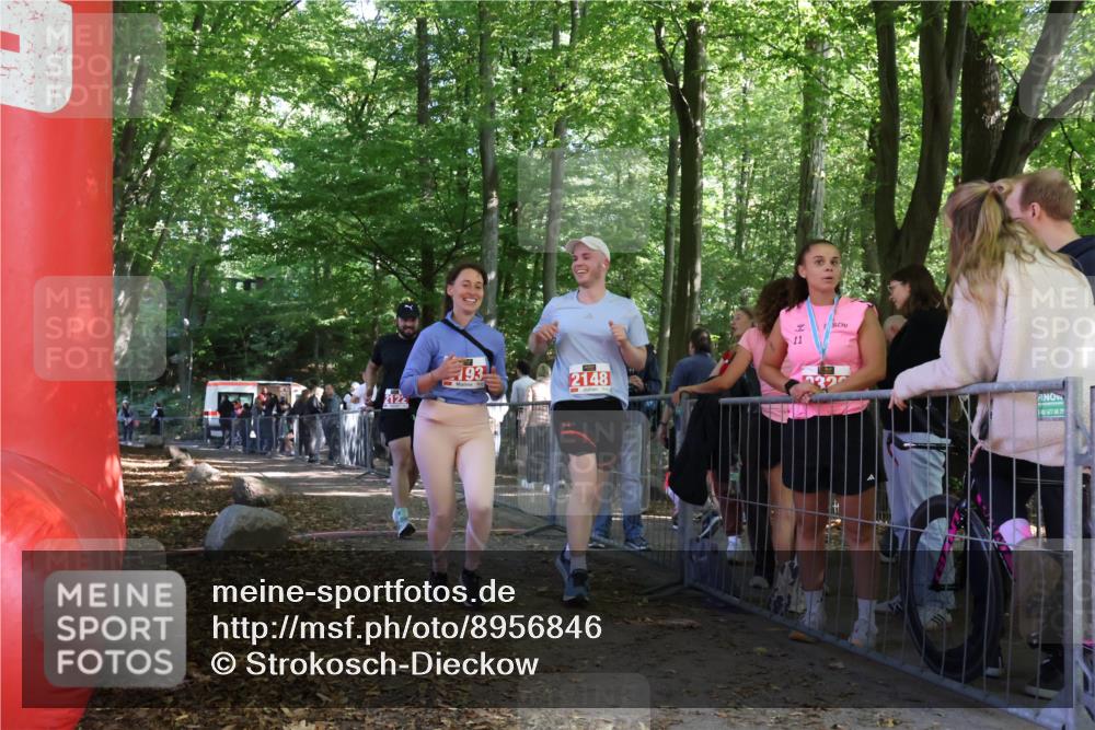 28.09.2025 - 33. Volkslauf durch das schöne Alstertal Strokosch-Dieckow http://msf.ph/oto/8956846 28.09.2025 12:55:20 Ziel 2122, 2148, 2193 meine-sportfotos.de