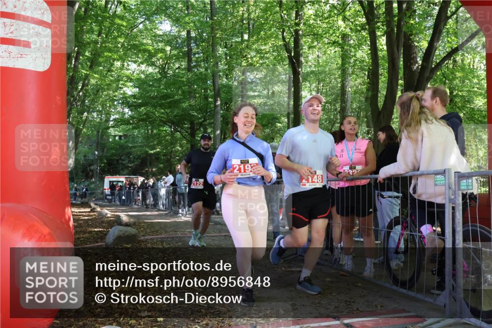 28.09.2025 - 33. Volkslauf durch das schöne Alstertal Strokosch-Dieckow http://msf.ph/oto/8956848 28.09.2025 12:55:21 Ziel 2122, 2148, 2193 meine-sportfotos.de