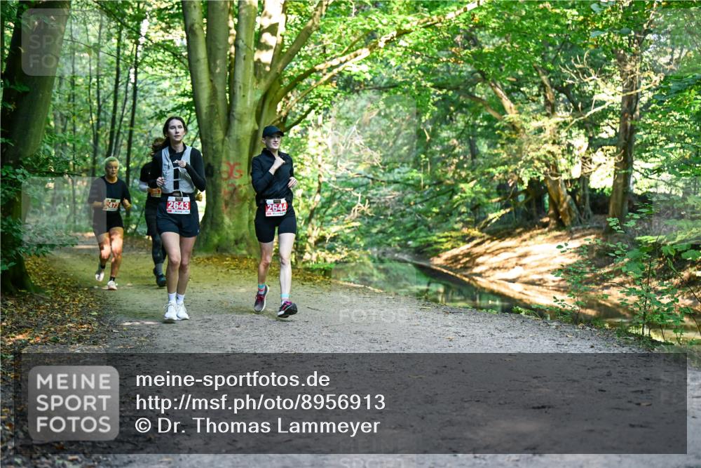28.09.2025 - 33. Volkslauf durch das schöne Alstertal Dr. Thomas Lammeyer http://msf.ph/oto/8956913 28.09.2025 10:46:28 Laufen 473, 2643, 2644 meine-sportfotos.de