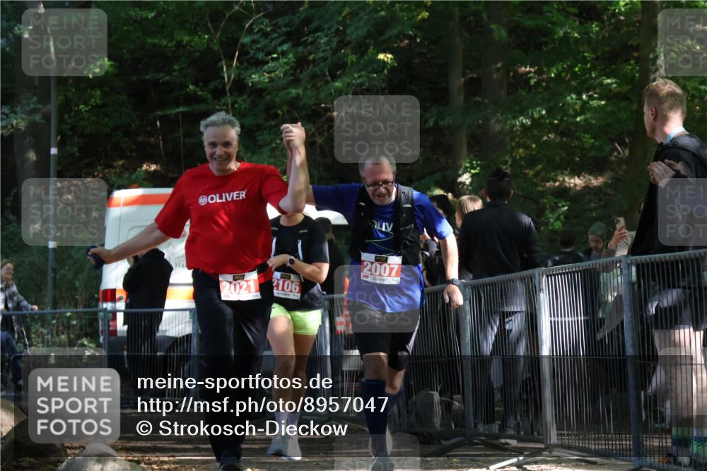 28.09.2025 - 33. Volkslauf durch das schöne Alstertal Strokosch-Dieckow http://msf.ph/oto/8957047 28.09.2025 13:00:47 Ziel 2007, 2021, 2106 meine-sportfotos.de