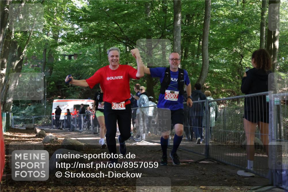28.09.2025 - 33. Volkslauf durch das schöne Alstertal Strokosch-Dieckow http://msf.ph/oto/8957059 28.09.2025 13:00:51 Ziel 2007, 2021, 2106 meine-sportfotos.de