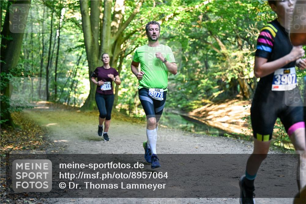 28.09.2025 - 33. Volkslauf durch das schöne Alstertal Dr. Thomas Lammeyer http://msf.ph/oto/8957064 28.09.2025 10:46:54 Laufen 94, 3019, 3078, 3907 meine-sportfotos.de