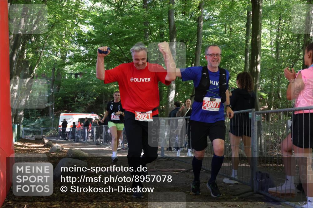 28.09.2025 - 33. Volkslauf durch das schöne Alstertal Strokosch-Dieckow http://msf.ph/oto/8957078 28.09.2025 13:00:51 Ziel 2007, 2021, 2106 meine-sportfotos.de