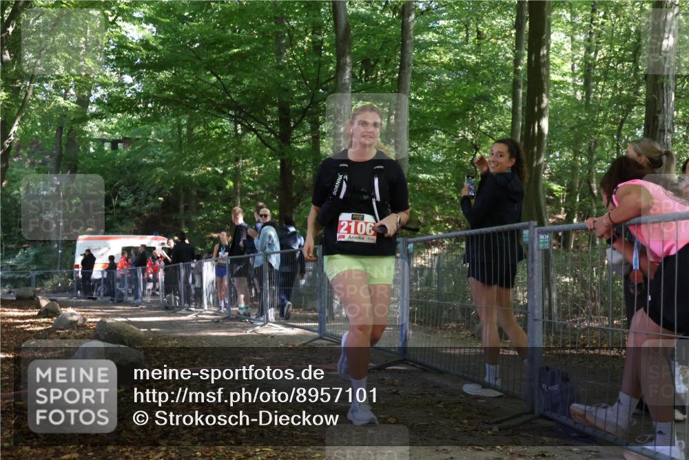 28.09.2025 - 33. Volkslauf durch das schöne Alstertal Strokosch-Dieckow http://msf.ph/oto/8957101 28.09.2025 13:00:53 Ziel 2106 meine-sportfotos.de