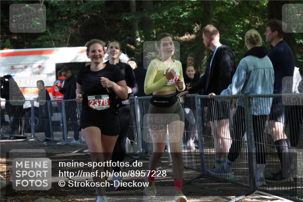 28.09.2025 - 33. Volkslauf durch das schöne Alstertal Strokosch-Dieckow http://msf.ph/oto/8957228 28.09.2025 13:02:15 Ziel 2247, 2378, 2527 meine-sportfotos.de