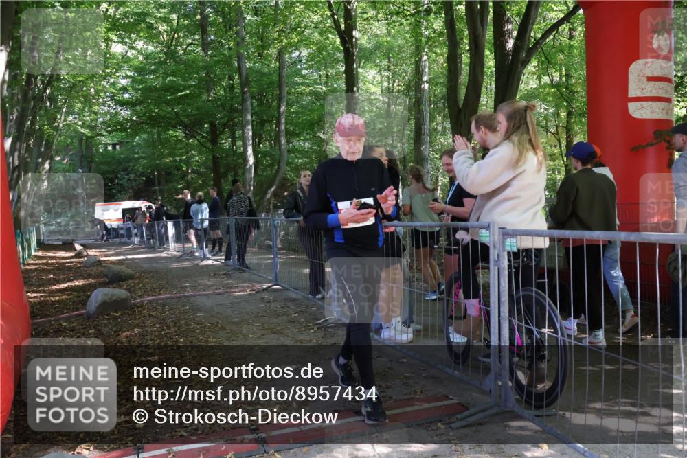 28.09.2025 - 33. Volkslauf durch das schöne Alstertal Strokosch-Dieckow http://msf.ph/oto/8957434 28.09.2025 13:03:06 Ziel  meine-sportfotos.de