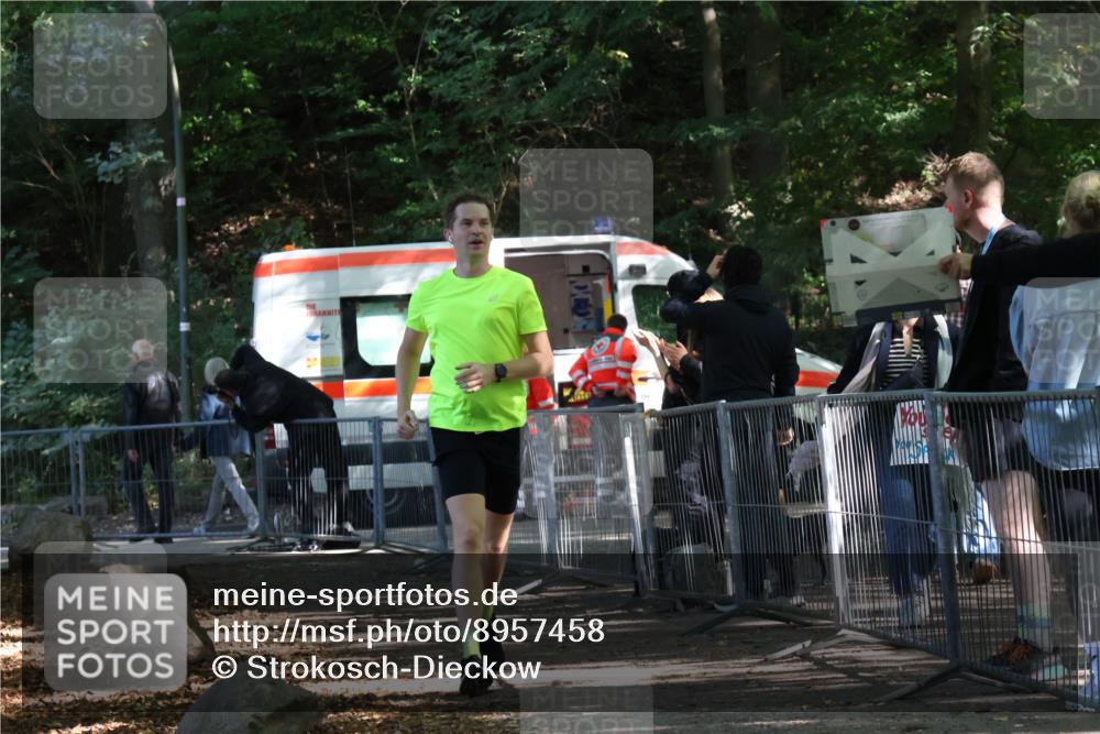 28.09.2025 - 33. Volkslauf durch das schöne Alstertal Strokosch-Dieckow http://msf.ph/oto/8957458 28.09.2025 13:03:16 Ziel  meine-sportfotos.de