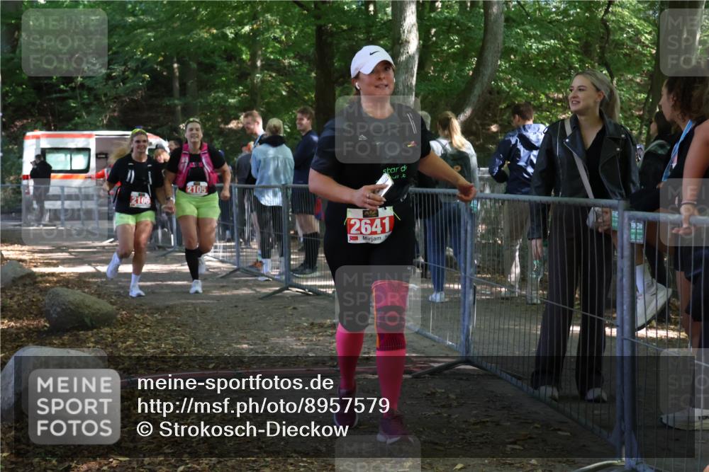 28.09.2025 - 33. Volkslauf durch das schöne Alstertal Strokosch-Dieckow http://msf.ph/oto/8957579 28.09.2025 13:03:34 Ziel 2105, 2641 meine-sportfotos.de