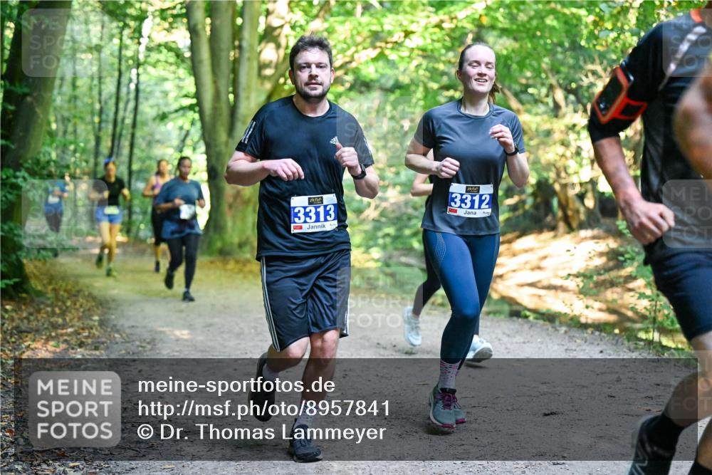 28.09.2025 - 33. Volkslauf durch das schöne Alstertal Dr. Thomas Lammeyer http://msf.ph/oto/8957841 28.09.2025 10:49:34 Laufen 3313, 3312 meine-sportfotos.de