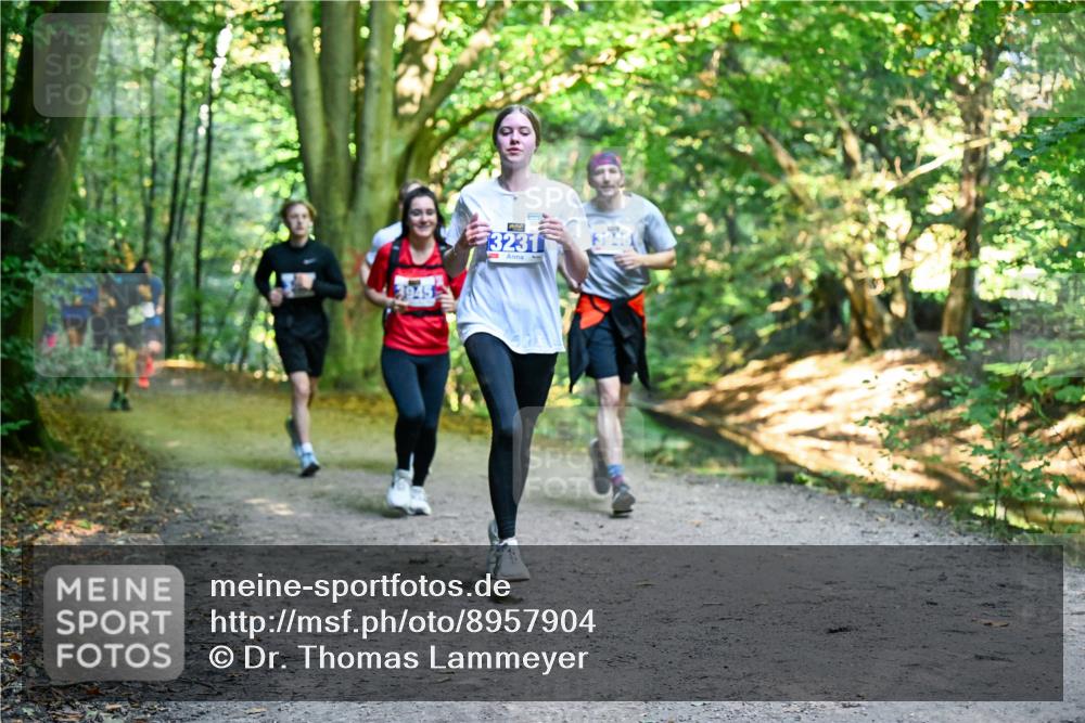 28.09.2025 - 33. Volkslauf durch das schöne Alstertal Dr. Thomas Lammeyer http://msf.ph/oto/8957904 28.09.2025 10:49:48 Laufen 1945, 3231 meine-sportfotos.de