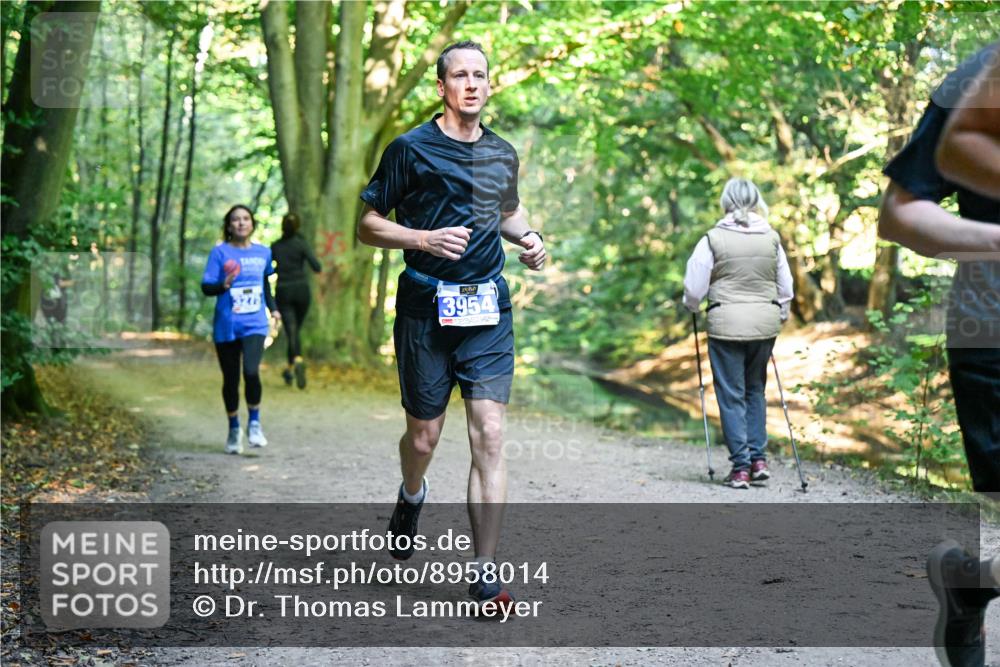 28.09.2025 - 33. Volkslauf durch das schöne Alstertal Dr. Thomas Lammeyer http://msf.ph/oto/8958014 28.09.2025 10:50:07 Laufen 3954 meine-sportfotos.de