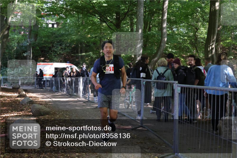 28.09.2025 - 33. Volkslauf durch das schöne Alstertal Strokosch-Dieckow http://msf.ph/oto/8958136 28.09.2025 13:09:49 Ziel 2251 meine-sportfotos.de
