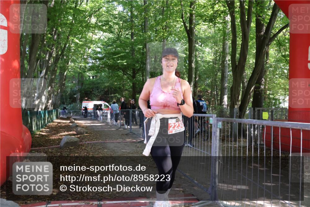 28.09.2025 - 33. Volkslauf durch das schöne Alstertal Strokosch-Dieckow http://msf.ph/oto/8958223 28.09.2025 13:10:39 Ziel  meine-sportfotos.de
