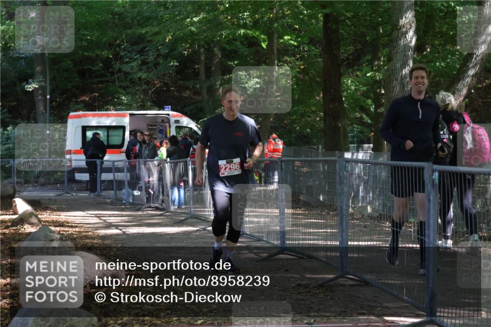28.09.2025 - 33. Volkslauf durch das schöne Alstertal Strokosch-Dieckow http://msf.ph/oto/8958239 28.09.2025 13:13:56 Ziel 2296 meine-sportfotos.de