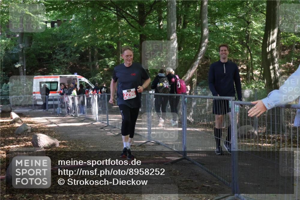 28.09.2025 - 33. Volkslauf durch das schöne Alstertal Strokosch-Dieckow http://msf.ph/oto/8958252 28.09.2025 13:13:58 Ziel 2296 meine-sportfotos.de