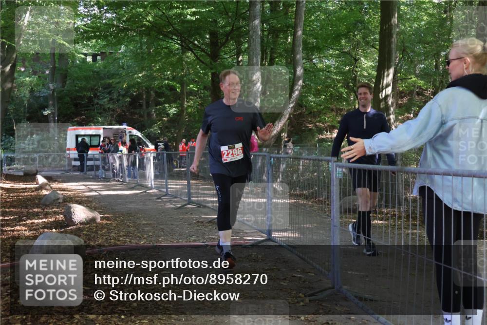 28.09.2025 - 33. Volkslauf durch das schöne Alstertal Strokosch-Dieckow http://msf.ph/oto/8958270 28.09.2025 13:13:59 Ziel 2296 meine-sportfotos.de