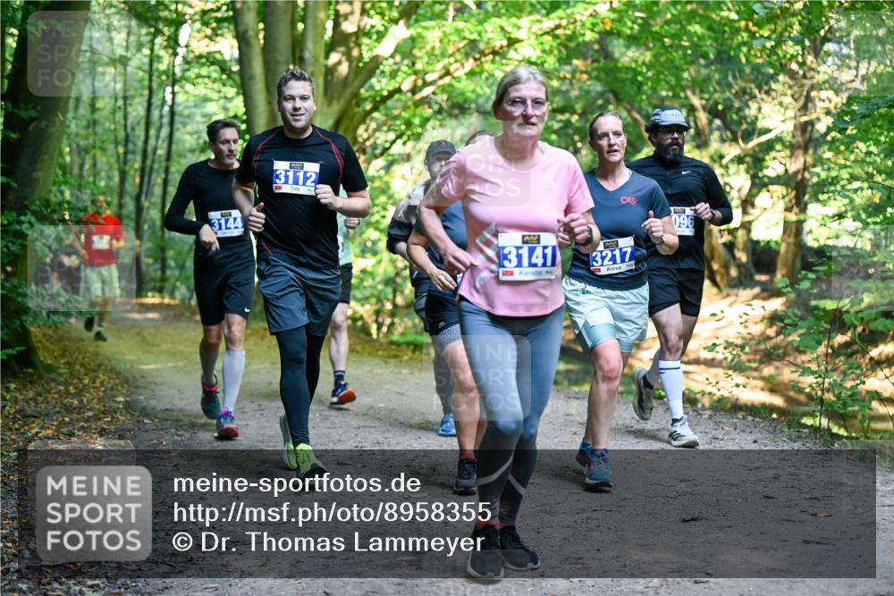 28.09.2025 - 33. Volkslauf durch das schöne Alstertal Dr. Thomas Lammeyer http://msf.ph/oto/8958355 28.09.2025 10:51:23 Laufen 3144, 3112, 3141, 3217, 096 meine-sportfotos.de