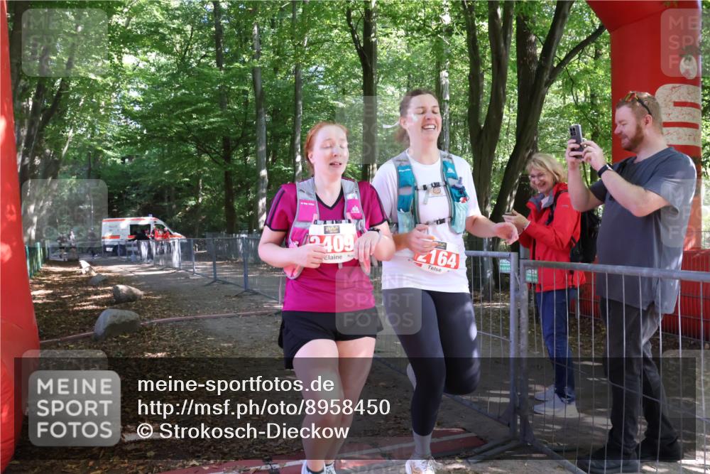 28.09.2025 - 33. Volkslauf durch das schöne Alstertal Strokosch-Dieckow http://msf.ph/oto/8958450 28.09.2025 13:17:28 Ziel 2643, 2644 meine-sportfotos.de