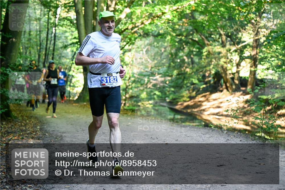 28.09.2025 - 33. Volkslauf durch das schöne Alstertal Dr. Thomas Lammeyer http://msf.ph/oto/8958453 28.09.2025 10:51:37 Laufen 3182 meine-sportfotos.de