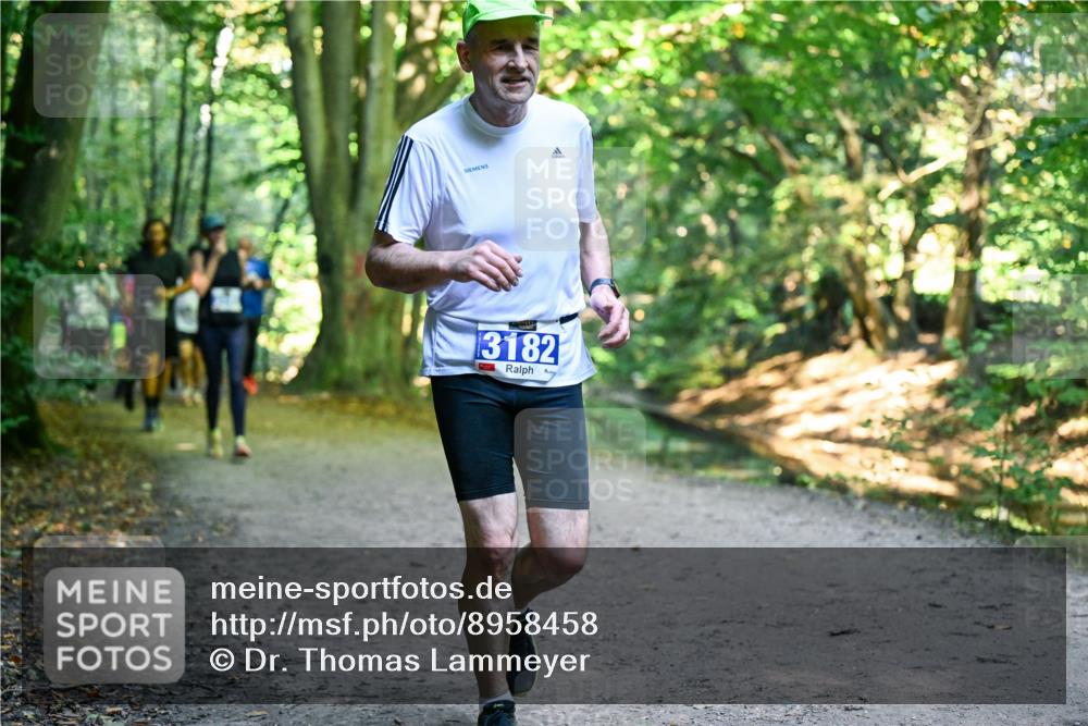 28.09.2025 - 33. Volkslauf durch das schöne Alstertal Dr. Thomas Lammeyer http://msf.ph/oto/8958458 28.09.2025 10:51:38 Laufen 09005, 13182 meine-sportfotos.de