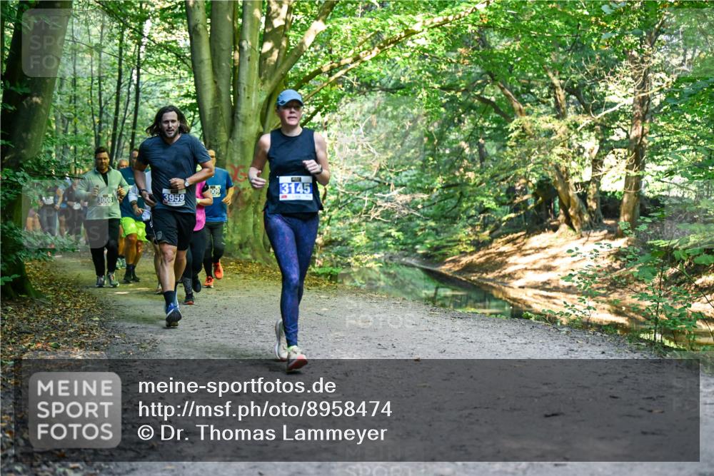 28.09.2025 - 33. Volkslauf durch das schöne Alstertal Dr. Thomas Lammeyer http://msf.ph/oto/8958474 28.09.2025 10:51:40 Laufen 009, 3145, 3008, 3959 meine-sportfotos.de