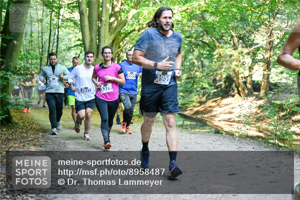 28.09.2025 - 33. Volkslauf durch das schöne Alstertal Dr. Thomas Lammeyer http://msf.ph/oto/8958487 28.09.2025 10:51:42 Laufen 3008, 3933, 3379, 3009, 3959 meine-sportfotos.de