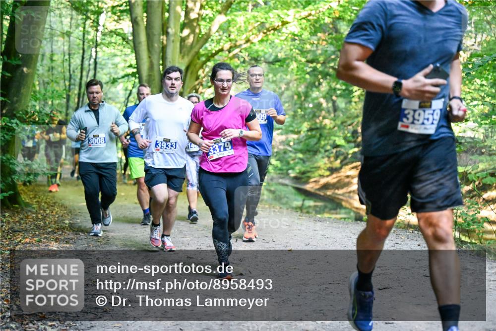 28.09.2025 - 33. Volkslauf durch das schöne Alstertal Dr. Thomas Lammeyer http://msf.ph/oto/8958493 28.09.2025 10:51:43 Laufen 3008, 3933, 3379, 3959, 09 meine-sportfotos.de