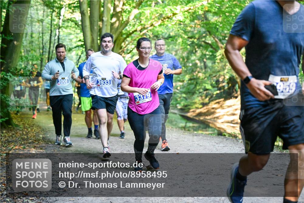 28.09.2025 - 33. Volkslauf durch das schöne Alstertal Dr. Thomas Lammeyer http://msf.ph/oto/8958495 28.09.2025 10:51:43 Laufen 13008, 3933, 3379, 959 meine-sportfotos.de
