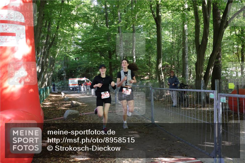 28.09.2025 - 33. Volkslauf durch das schöne Alstertal Strokosch-Dieckow http://msf.ph/oto/8958515 28.09.2025 13:17:38 Ziel 2643, 2644 meine-sportfotos.de