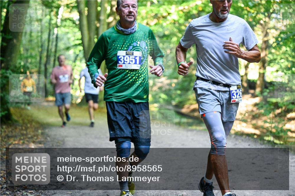 28.09.2025 - 33. Volkslauf durch das schöne Alstertal Dr. Thomas Lammeyer http://msf.ph/oto/8958565 28.09.2025 10:51:54 Laufen 3951, 1326 meine-sportfotos.de