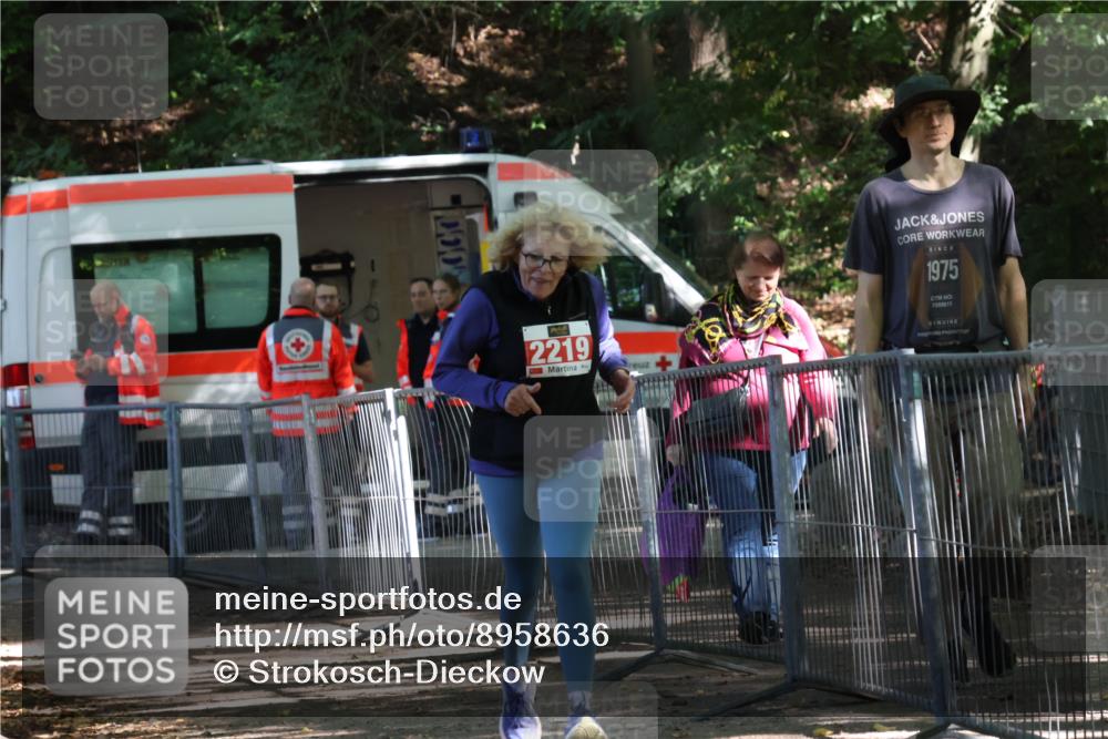 28.09.2025 - 33. Volkslauf durch das schöne Alstertal Strokosch-Dieckow http://msf.ph/oto/8958636 28.09.2025 13:38:51 Ziel 2219 meine-sportfotos.de