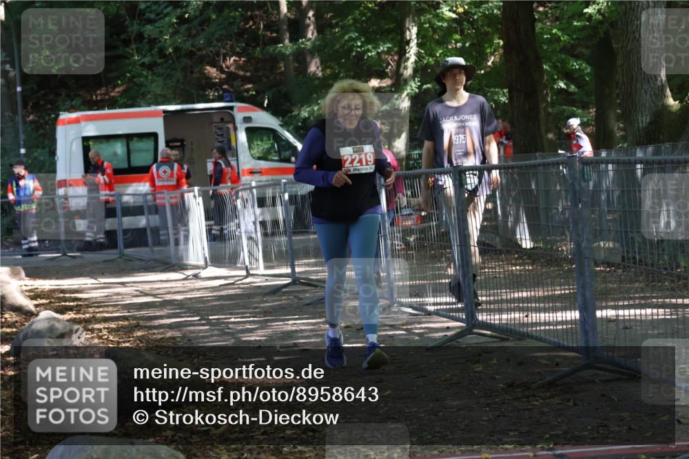 28.09.2025 - 33. Volkslauf durch das schöne Alstertal Strokosch-Dieckow http://msf.ph/oto/8958643 28.09.2025 13:38:53 Ziel 2219 meine-sportfotos.de