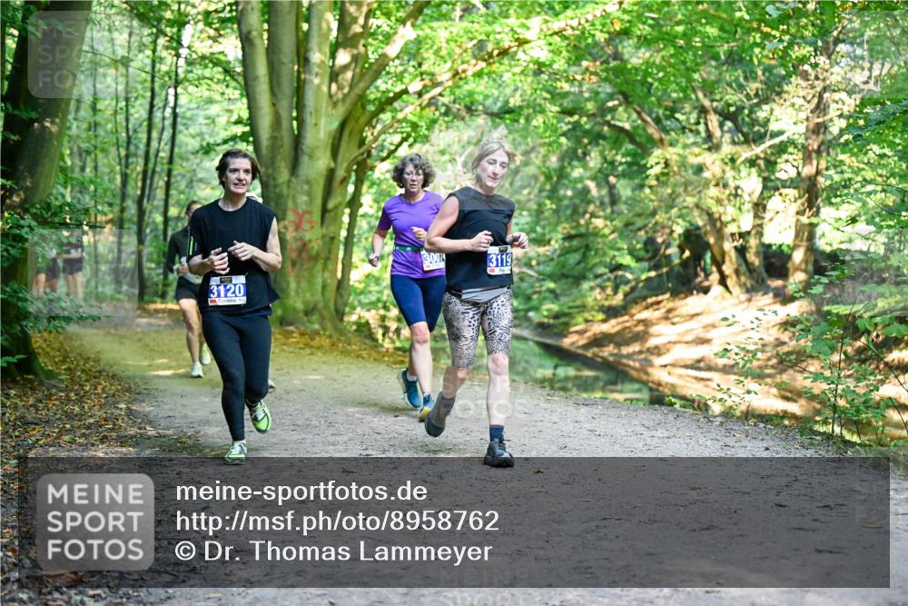 28.09.2025 - 33. Volkslauf durch das schöne Alstertal Dr. Thomas Lammeyer http://msf.ph/oto/8958762 28.09.2025 10:52:44 Laufen 3119, 3120 meine-sportfotos.de