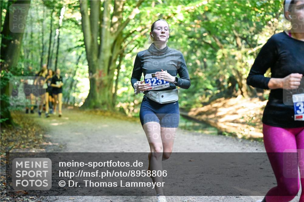 28.09.2025 - 33. Volkslauf durch das schöne Alstertal Dr. Thomas Lammeyer http://msf.ph/oto/8958806 28.09.2025 10:52:49 Laufen 323, 3 meine-sportfotos.de