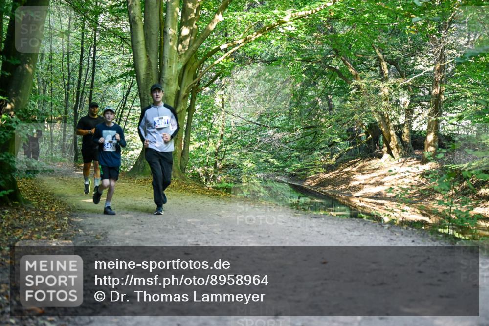 28.09.2025 - 33. Volkslauf durch das schöne Alstertal Dr. Thomas Lammeyer http://msf.ph/oto/8958964 28.09.2025 10:53:09 Laufen 3402, 401 meine-sportfotos.de