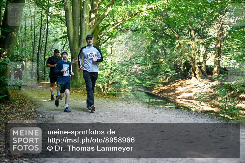28.09.2025 - 33. Volkslauf durch das schöne Alstertal Dr. Thomas Lammeyer http://msf.ph/oto/8958966 28.09.2025 10:53:09 Laufen 3402, 3401 meine-sportfotos.de
