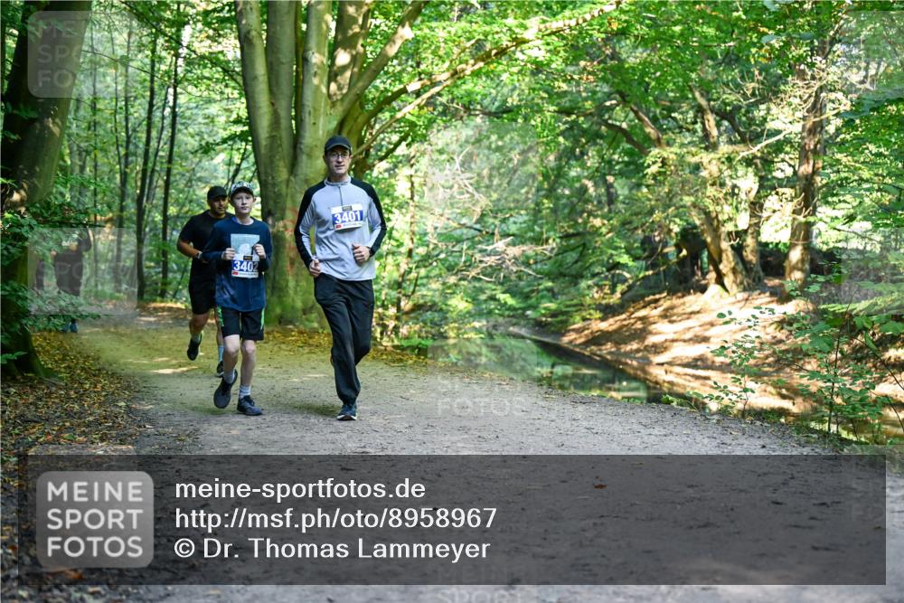 28.09.2025 - 33. Volkslauf durch das schöne Alstertal Dr. Thomas Lammeyer http://msf.ph/oto/8958967 28.09.2025 10:53:09 Laufen 3402, 3401 meine-sportfotos.de