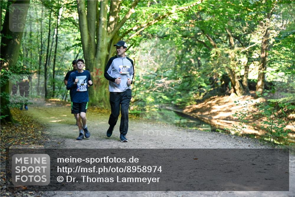28.09.2025 - 33. Volkslauf durch das schöne Alstertal Dr. Thomas Lammeyer http://msf.ph/oto/8958974 28.09.2025 10:53:10 Laufen 3402, 3401 meine-sportfotos.de