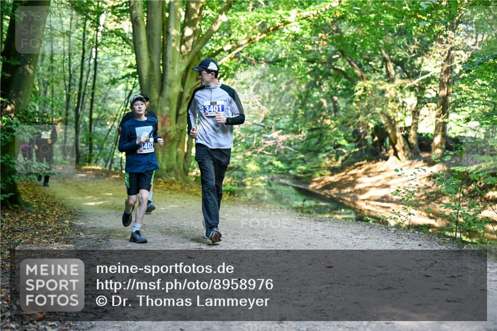 28.09.2025 - 33. Volkslauf durch das schöne Alstertal Dr. Thomas Lammeyer http://msf.ph/oto/8958976 28.09.2025 10:53:10 Laufen 3402, 3401 meine-sportfotos.de