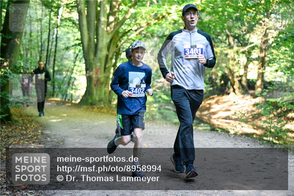 28.09.2025 - 33. Volkslauf durch das schöne Alstertal Dr. Thomas Lammeyer http://msf.ph/oto/8958994 28.09.2025 10:53:12 Laufen 3402, 3401 meine-sportfotos.de
