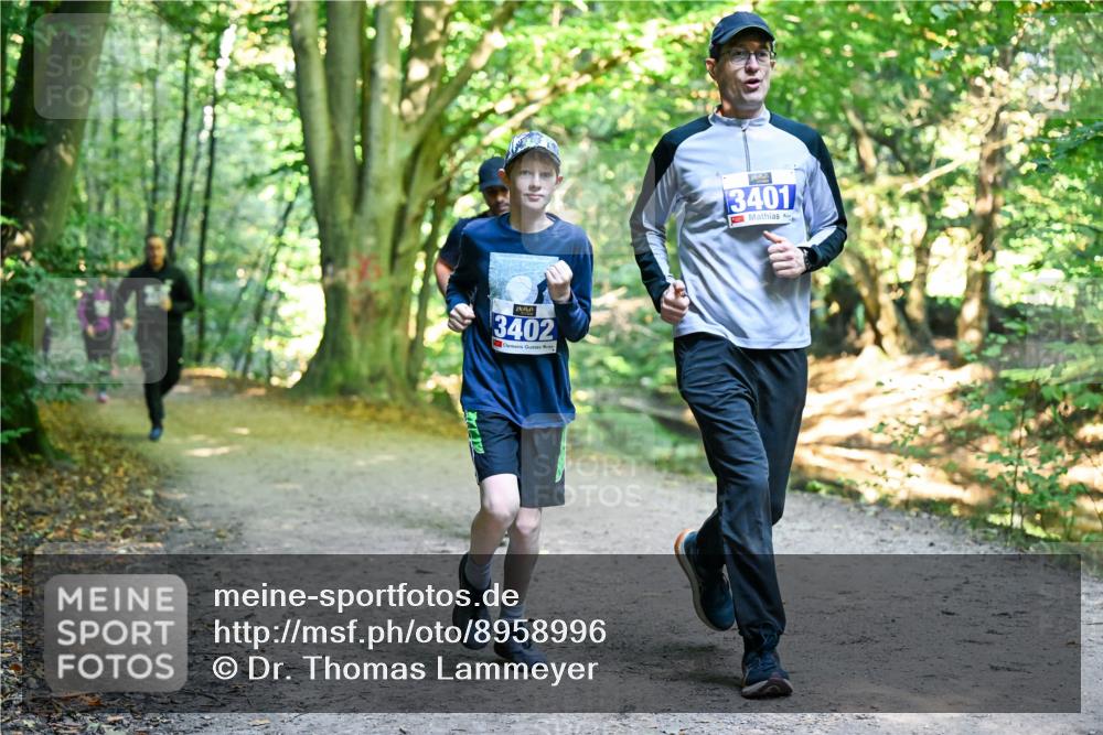 28.09.2025 - 33. Volkslauf durch das schöne Alstertal Dr. Thomas Lammeyer http://msf.ph/oto/8958996 28.09.2025 10:53:12 Laufen 3402, 3401 meine-sportfotos.de
