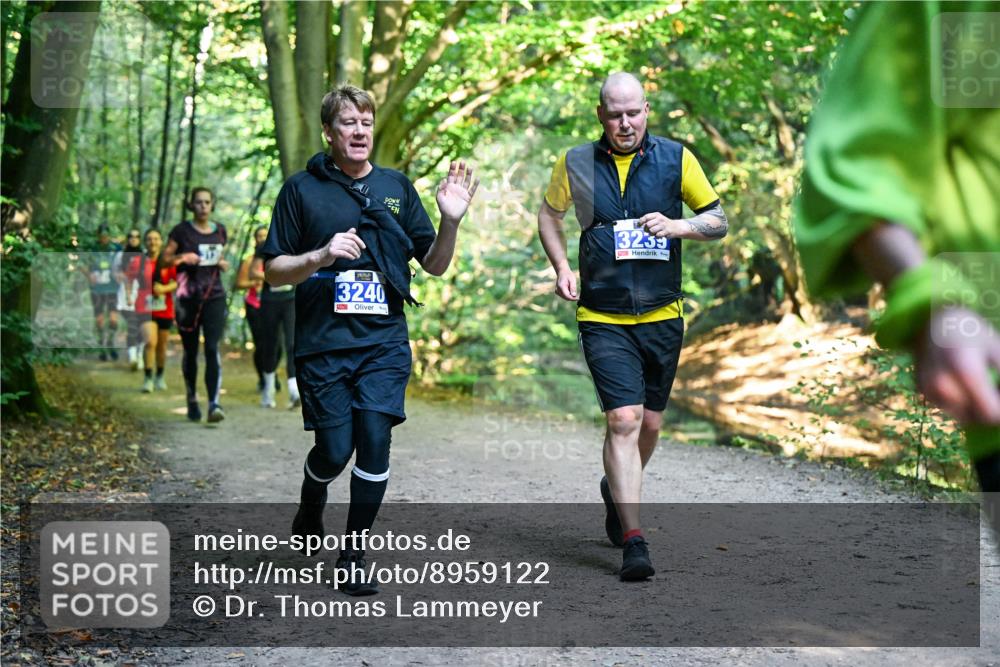 28.09.2025 - 33. Volkslauf durch das schöne Alstertal Dr. Thomas Lammeyer http://msf.ph/oto/8959122 28.09.2025 10:53:25 Laufen 3239, 3240 meine-sportfotos.de