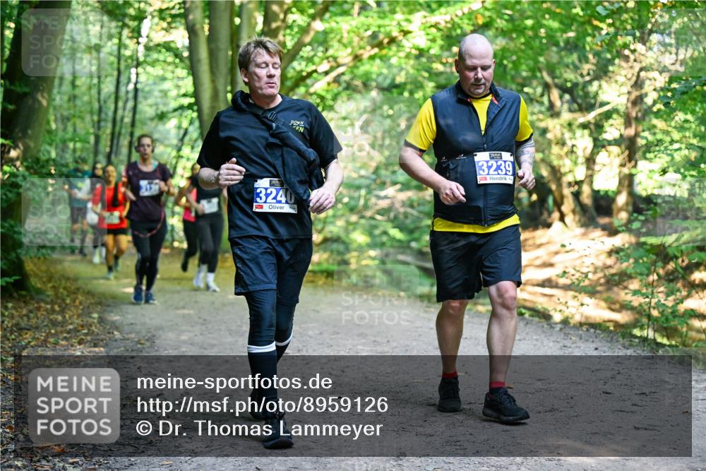 28.09.2025 - 33. Volkslauf durch das schöne Alstertal Dr. Thomas Lammeyer http://msf.ph/oto/8959126 28.09.2025 10:53:26 Laufen 3240, 3239 meine-sportfotos.de