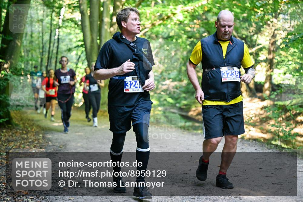 28.09.2025 - 33. Volkslauf durch das schöne Alstertal Dr. Thomas Lammeyer http://msf.ph/oto/8959129 28.09.2025 10:53:26 Laufen 3240, 3239 meine-sportfotos.de