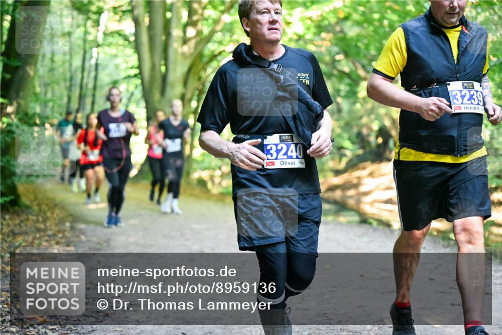 28.09.2025 - 33. Volkslauf durch das schöne Alstertal Dr. Thomas Lammeyer http://msf.ph/oto/8959136 28.09.2025 10:53:26 Laufen 3239, 3240 meine-sportfotos.de