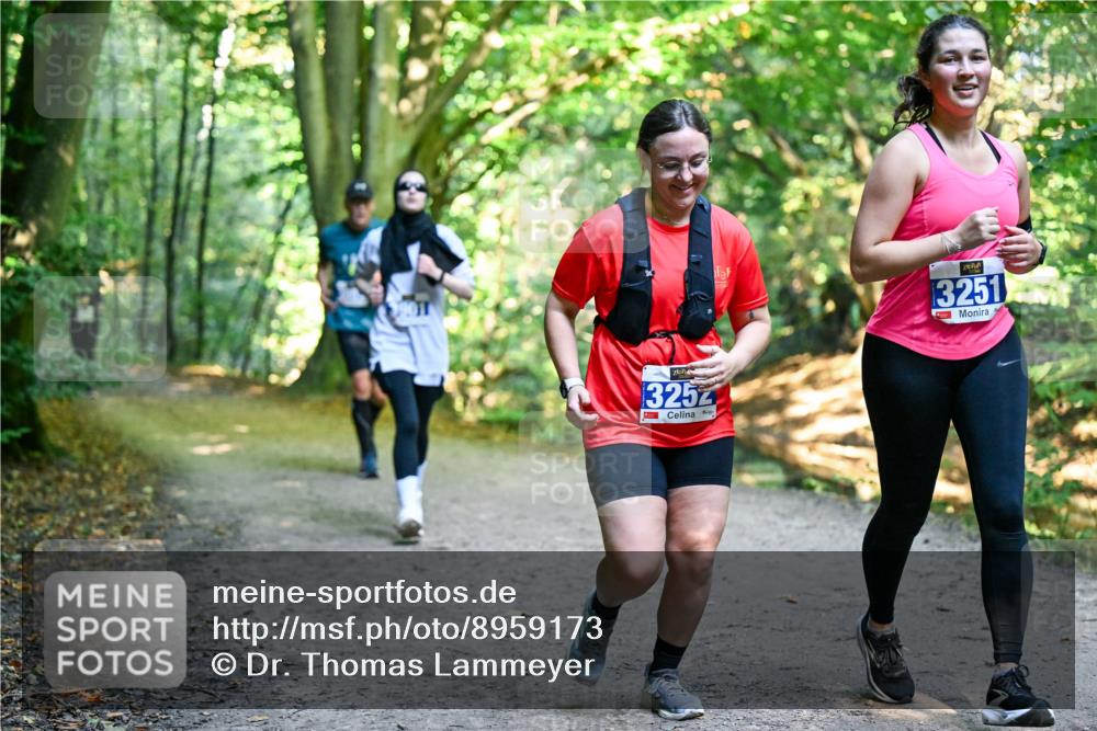 28.09.2025 - 33. Volkslauf durch das schöne Alstertal Dr. Thomas Lammeyer http://msf.ph/oto/8959173 28.09.2025 10:53:31 Laufen 3252, 3251 meine-sportfotos.de