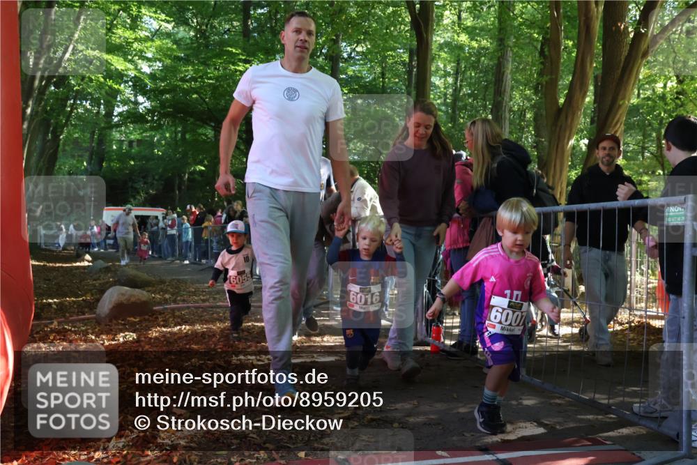 28.09.2025 - 33. Volkslauf durch das schöne Alstertal Strokosch-Dieckow http://msf.ph/oto/8959205 28.09.2025 10:43:42 Ziel  meine-sportfotos.de