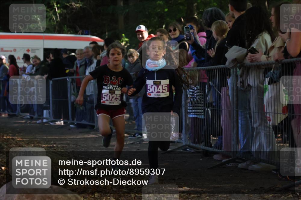 28.09.2025 - 33. Volkslauf durch das schöne Alstertal Strokosch-Dieckow http://msf.ph/oto/8959307 28.09.2025 10:44:48 Ziel 5025, 5045 meine-sportfotos.de